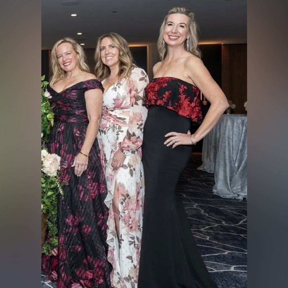 BADGLEY MISCHKA Floral Dress black red  Popover Gown strapless maxi. Size 6 - Picture 5 of 15
